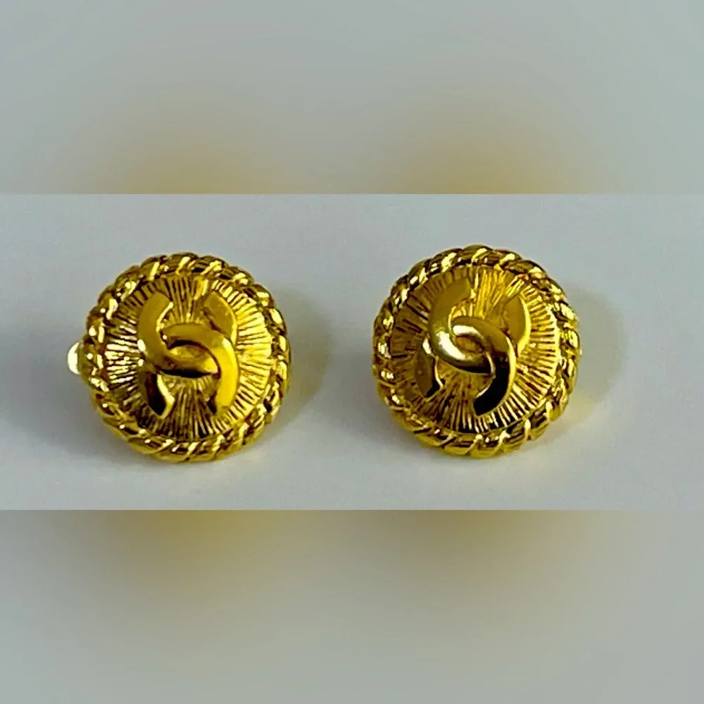 Chanel CC Logo Gold Plated Earrings ~ Vintage Chanel Clip-on Earrings ~ EUC